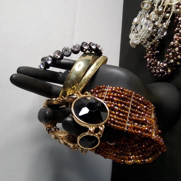 Elegant Bracelet Bundle Lot Of Eight. - Picture 6 of 8